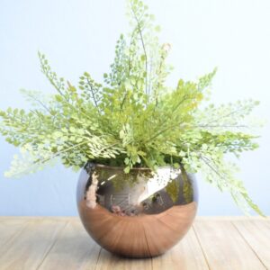 Arranjo Artificial de Avencas no Vaso Bronze Grande