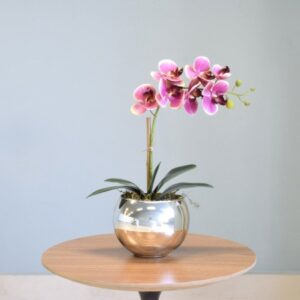 Arranjo de Orquídea Artificial Rosa no Vaso Médio Espelhado Prata
